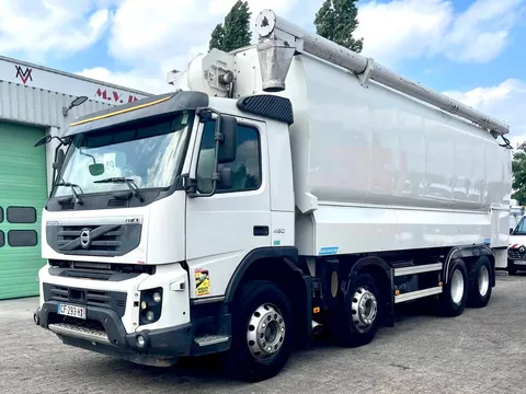 Volvo FMX 450 8x4 AUGER, radio control, 7 COMP. Full Volvo Service! . EXCELLENT condition