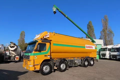 Volvo FM 12.380 8x4 auger + air, full spring